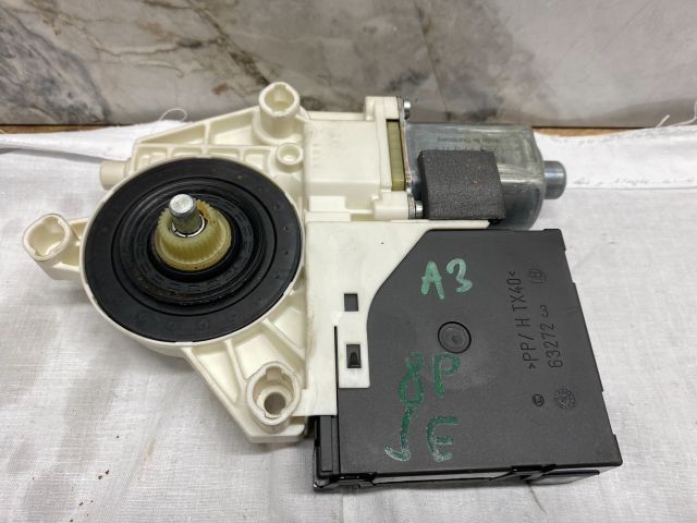 bontott AUDI A3 Jobb első Ablakemelő Motor