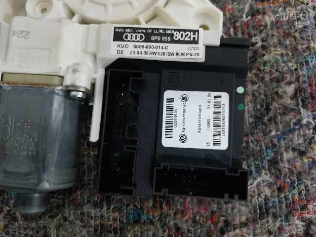 bontott AUDI A3 Jobb első Ablakemelő Motor