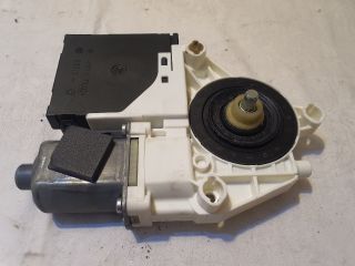 bontott AUDI A3 Jobb első Ablakemelő Motor