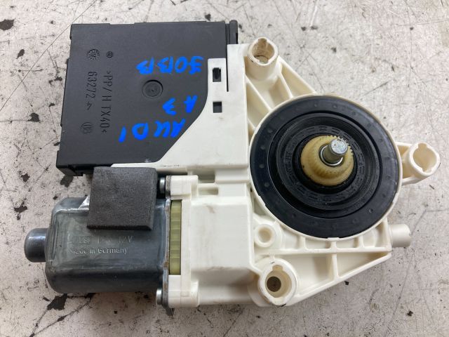 bontott AUDI A3 Jobb első Ablakemelő Motor