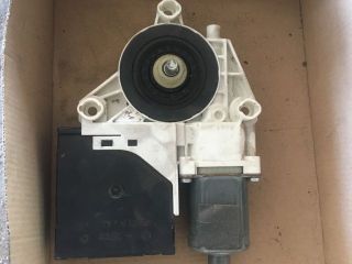 bontott AUDI A3 Jobb első Ablakemelő Motor
