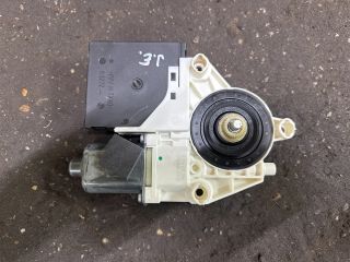 bontott AUDI A3 Jobb első Ablakemelő Motor