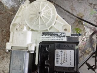 bontott AUDI A3 Jobb első Ablakemelő Motor