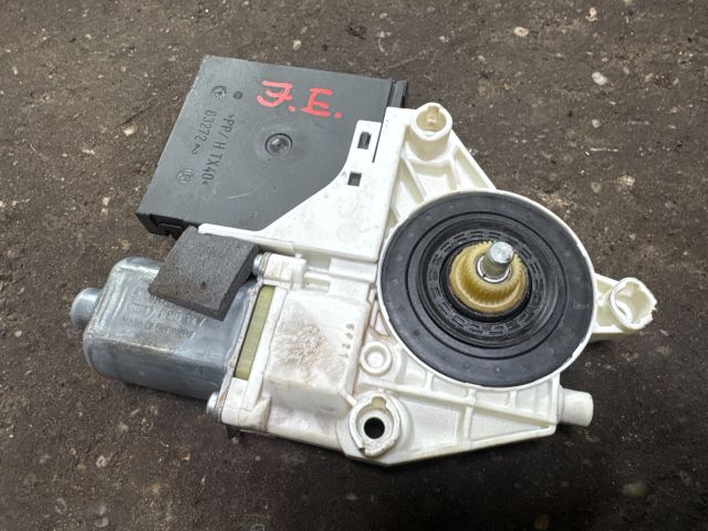 bontott AUDI A3 Jobb első Ablakemelő Motor