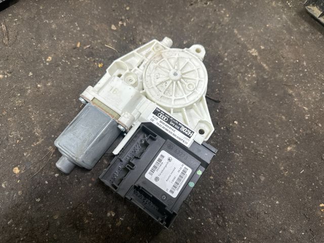 bontott AUDI A3 Jobb első Ablakemelő Motor