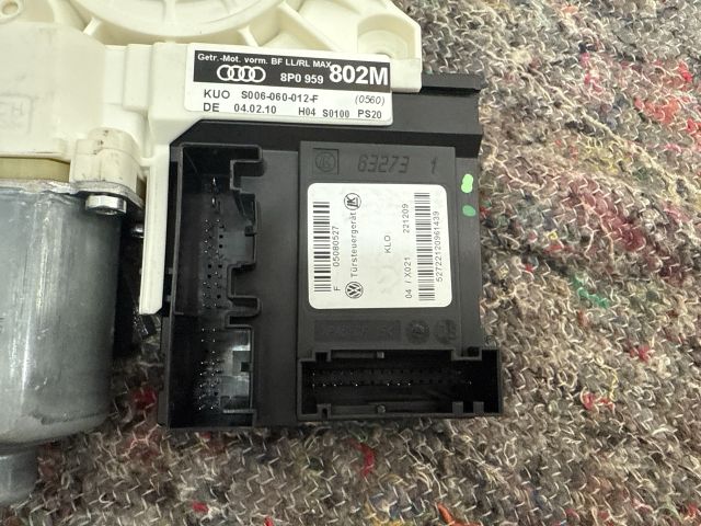 bontott AUDI A3 Jobb első Ablakemelő Motor