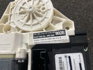 bontott AUDI A3 Jobb első Ablakemelő Motor