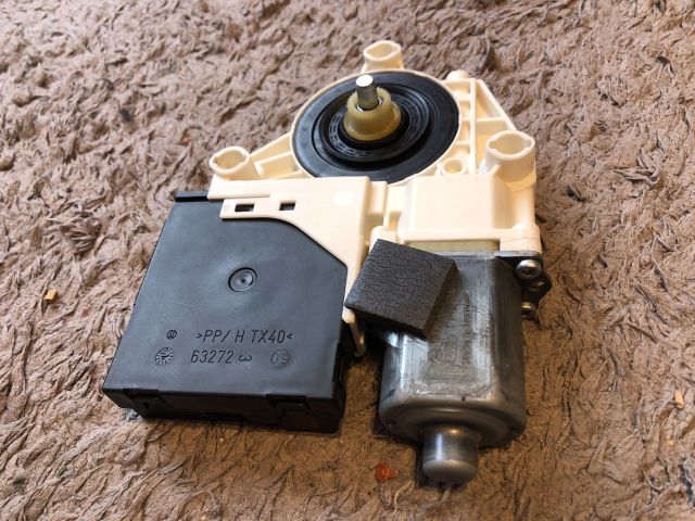 bontott AUDI A3 Jobb első Ablakemelő Motor