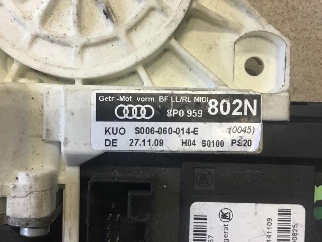 bontott AUDI A3 Jobb első Ablakemelő Motor