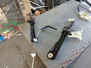 bontott AUDI A3 Jobb első Ablakemelő Szerkezet (Elektromos)