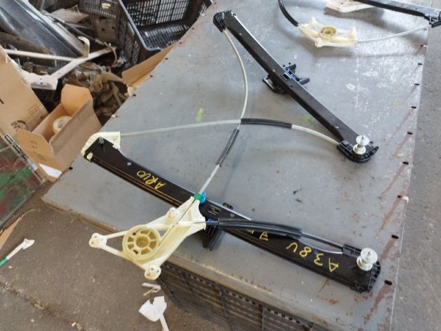 bontott AUDI A3 Jobb első Ablakemelő Szerkezet (Elektromos)