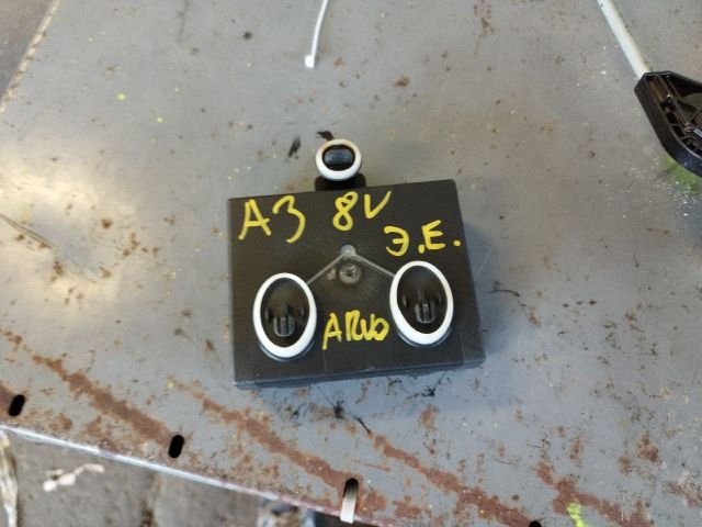 bontott AUDI A3 Jobb első Ajtó Vezérlőegység