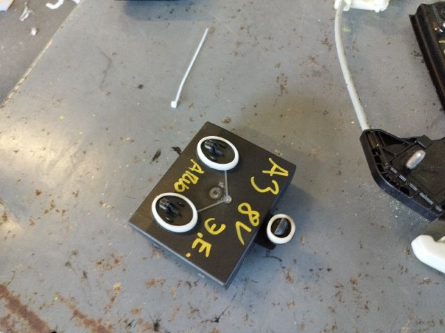 bontott AUDI A3 Jobb első Ajtó Vezérlőegység