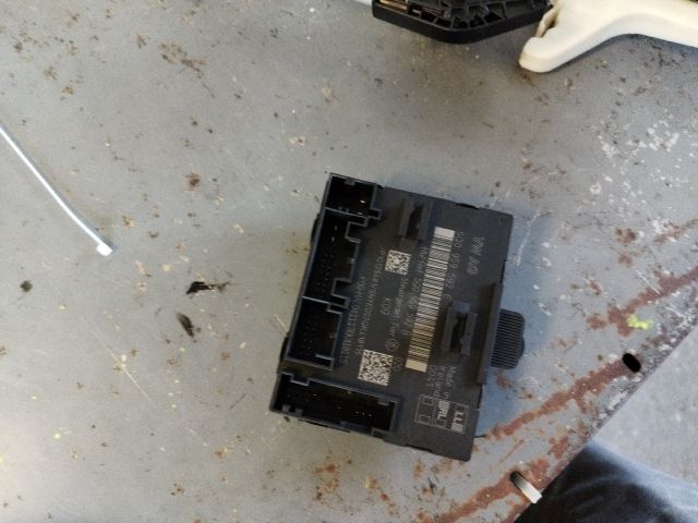 bontott AUDI A3 Jobb első Ajtó Vezérlőegység