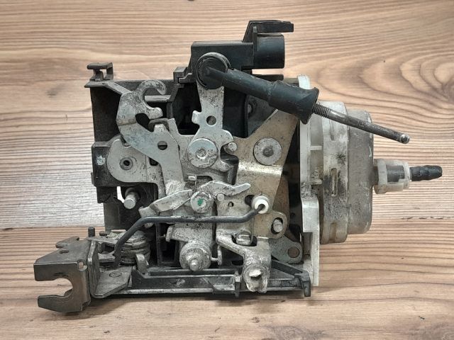 bontott AUDI A3 Jobb első Ajtózár