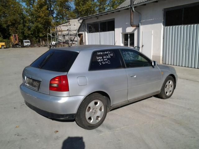 bontott AUDI A3 Jobb első Ajtózár