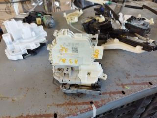 bontott AUDI A3 Jobb első Ajtózár