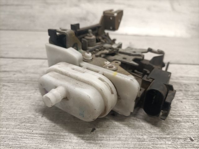 bontott AUDI A3 Jobb első Ajtózár