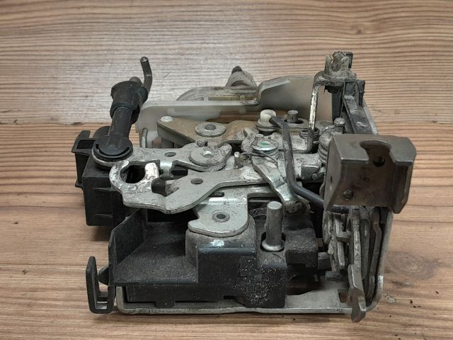 bontott AUDI A3 Jobb első Ajtózár