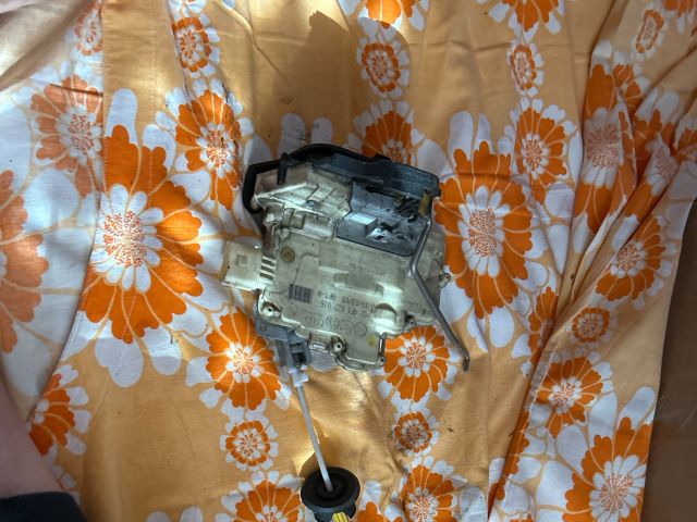 bontott AUDI A3 Jobb első Ajtózár