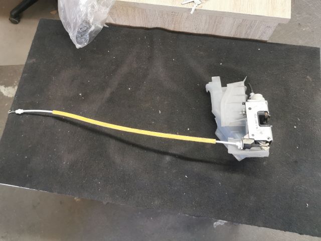 bontott AUDI A3 Jobb első Ajtózár