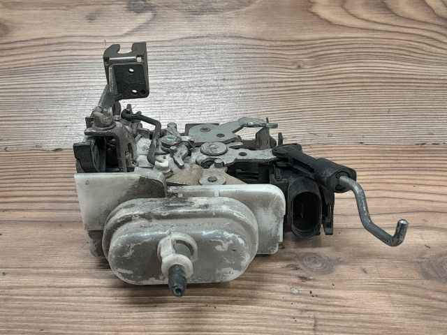 bontott AUDI A3 Jobb első Ajtózár