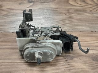 bontott AUDI A3 Jobb első Ajtózár