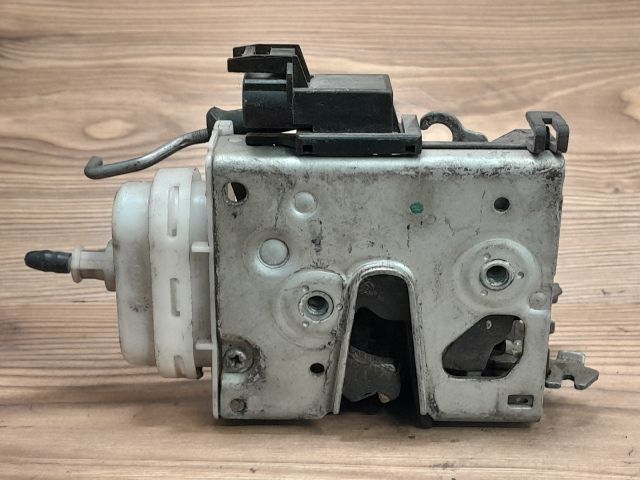 bontott AUDI A3 Jobb első Ajtózár