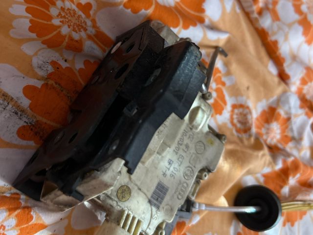 bontott AUDI A3 Jobb első Ajtózár