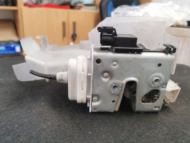 bontott AUDI A3 Jobb első Ajtózár