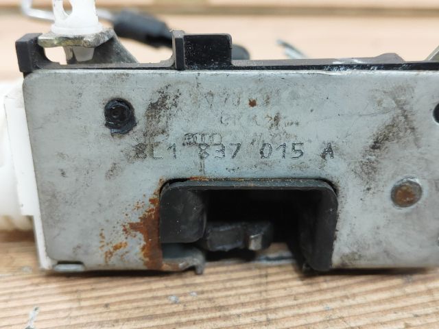 bontott AUDI A3 Jobb első Ajtózár