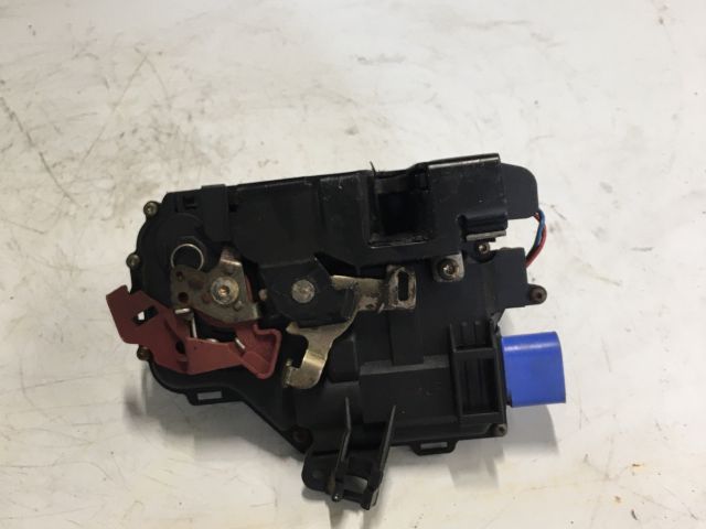 bontott AUDI A3 Jobb első Ajtózár