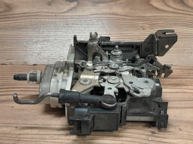 bontott AUDI A3 Jobb első Ajtózár