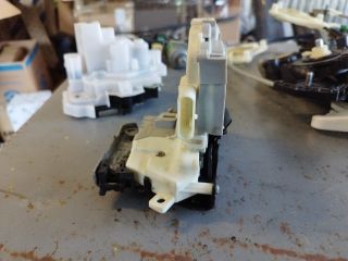 bontott AUDI A3 Jobb első Ajtózár