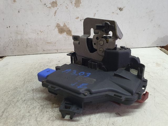 bontott AUDI A3 Jobb első Ajtózár