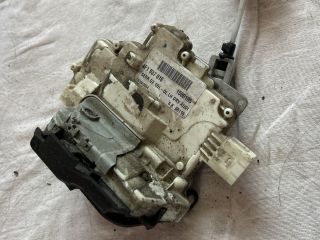 bontott AUDI A3 Jobb első Ajtózár