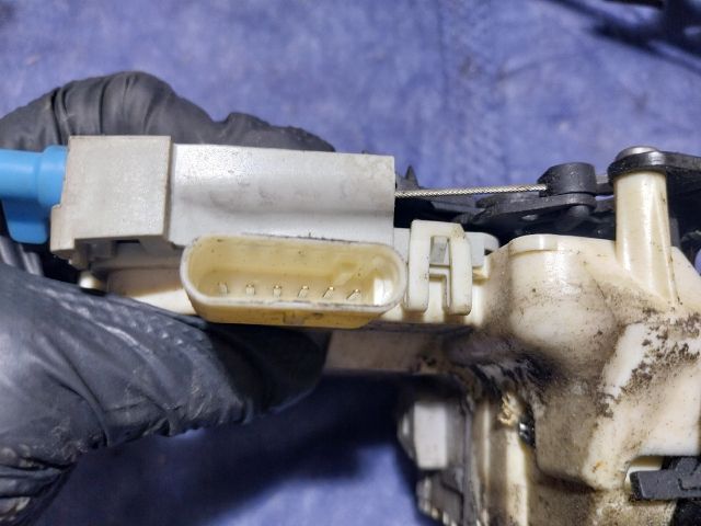 bontott AUDI A3 Jobb első Ajtózár