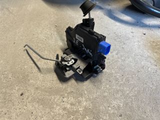 bontott AUDI A3 Jobb első Ajtózár