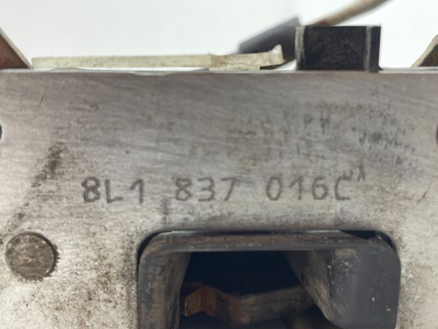 bontott AUDI A3 Jobb első Ajtózár