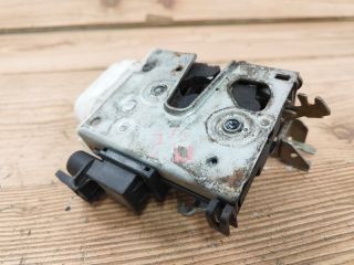 bontott AUDI A3 Jobb első Ajtózár