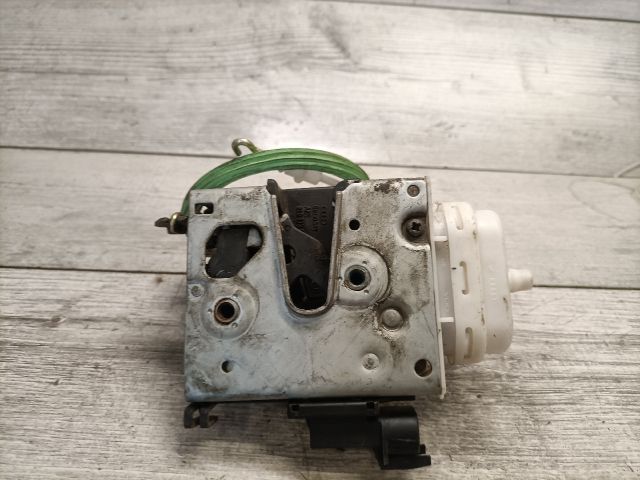 bontott AUDI A3 Jobb első Ajtózár