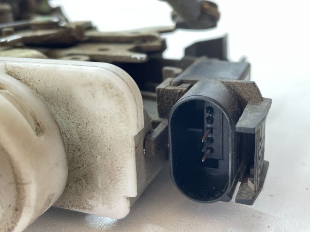 bontott AUDI A3 Jobb első Ajtózár