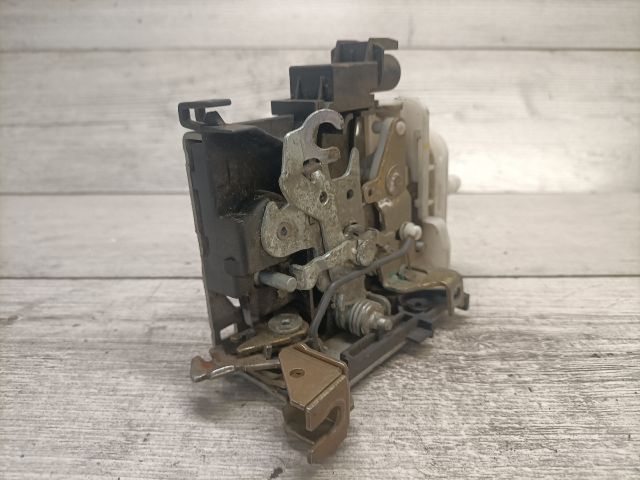 bontott AUDI A3 Jobb első Ajtózár