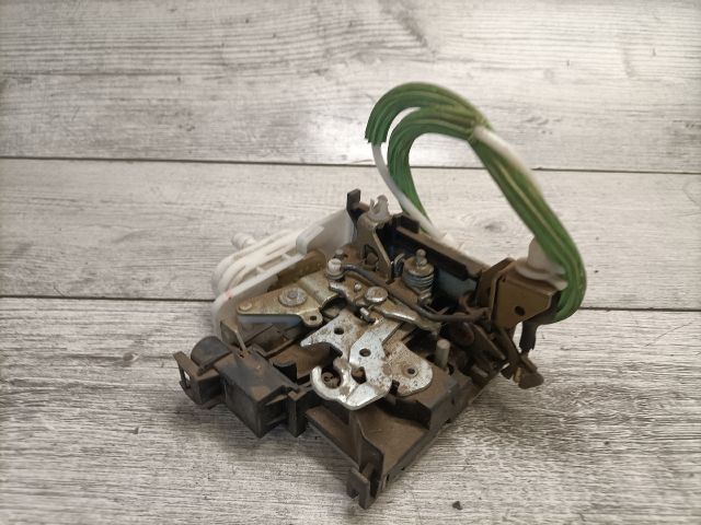 bontott AUDI A3 Jobb első Ajtózár