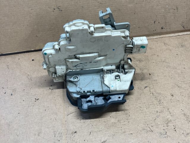 bontott AUDI A3 Jobb első Ajtózár