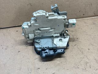 bontott AUDI A3 Jobb első Ajtózár