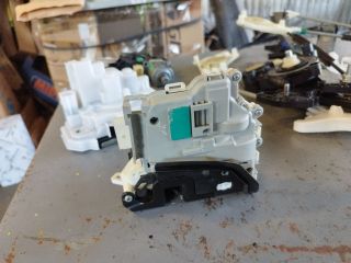 bontott AUDI A3 Jobb első Ajtózár