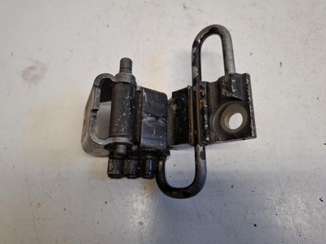 bontott AUDI A3 Jobb első Alsó Zsanér