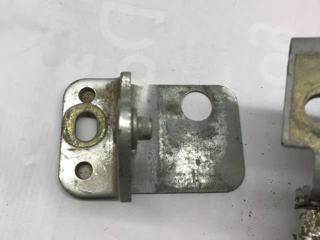 bontott AUDI A3 Jobb első Alsó Zsanér