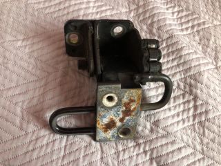 bontott AUDI A3 Jobb első Alsó Zsanér